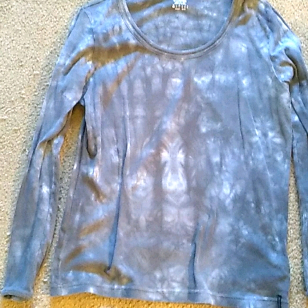 Blue tye-dye long sleeve t-shirt